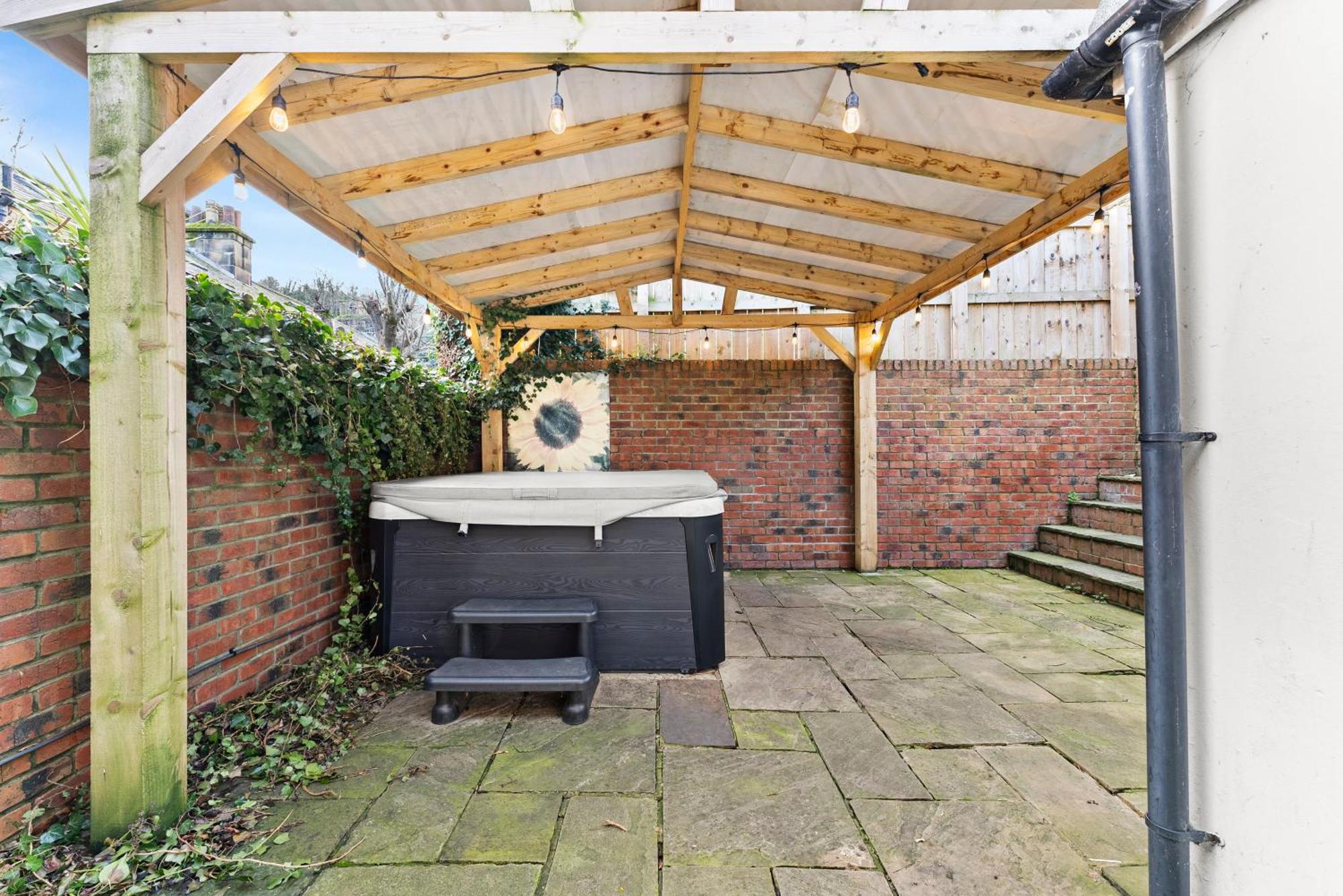 Deluxe 5 Bed In Central Whitby - Parking - Hot Tub Exterior foto